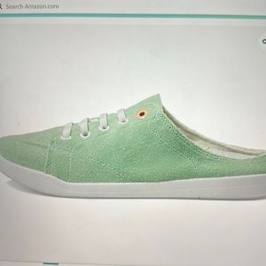 Vionic Women’s Breeze Mule Sneaker Color: Agave Terry. Size: 8